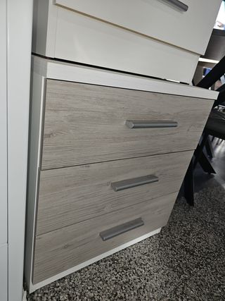 Mesita de noche 3 cajones