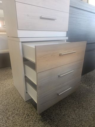 Mesita de noche 3 cajones