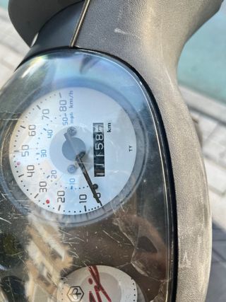 Moto Piaggio Zip Negra