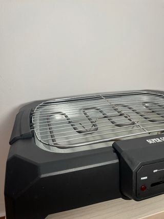 Barbecue elettrico nero e argento