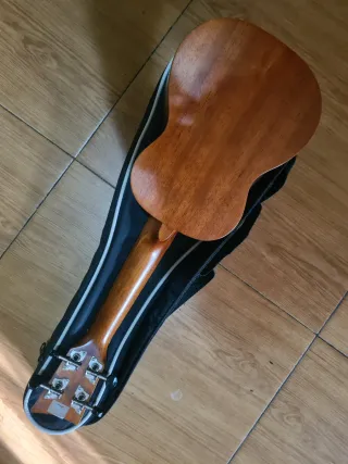 Ukulele Soprano Ashton con Funda