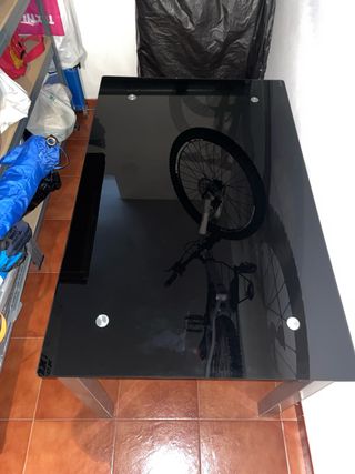 Mesa de cocina cristal negro y metal