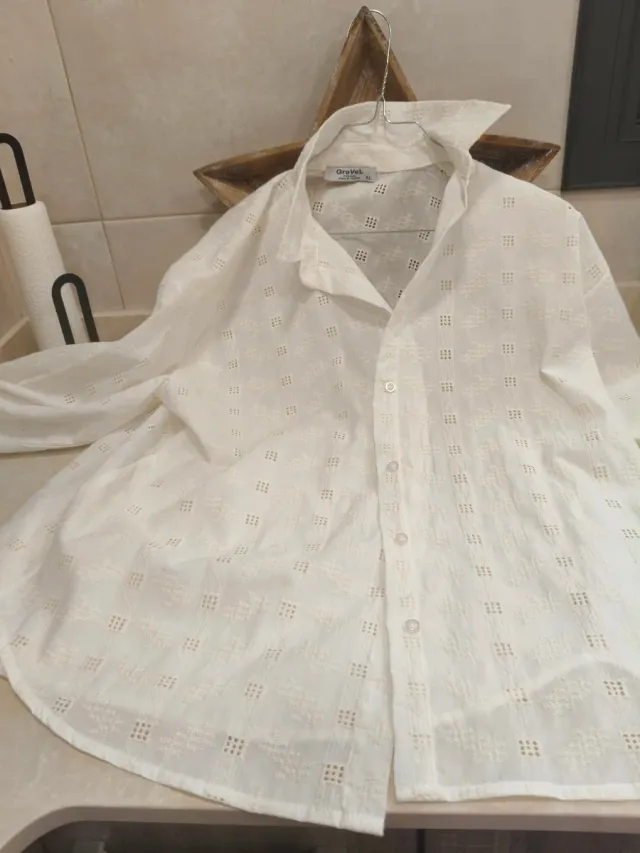 Camisa bordada cruda talla XL a estrenar
