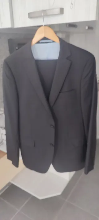Traje negro elegante