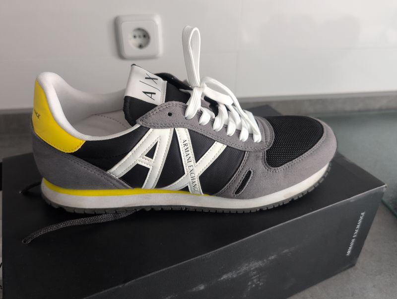 Zapatillas Armani Exchange grises amarillas negras de segunda mano