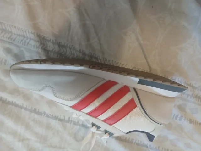 Zapatillas Adidas Blancas y Rojas