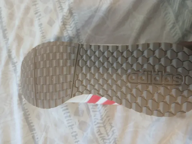 Zapatillas Adidas Blancas y Rojas