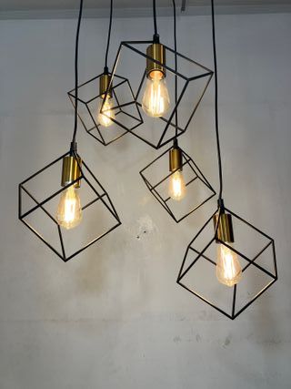 Lampadario 5 luci cubi metallo nero/ottone