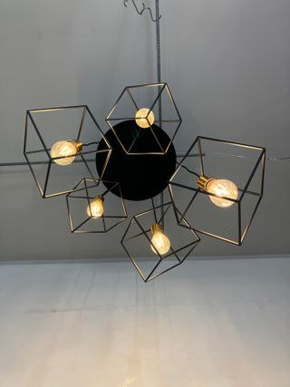 Lampadario 5 luci cubi metallo nero/ottone