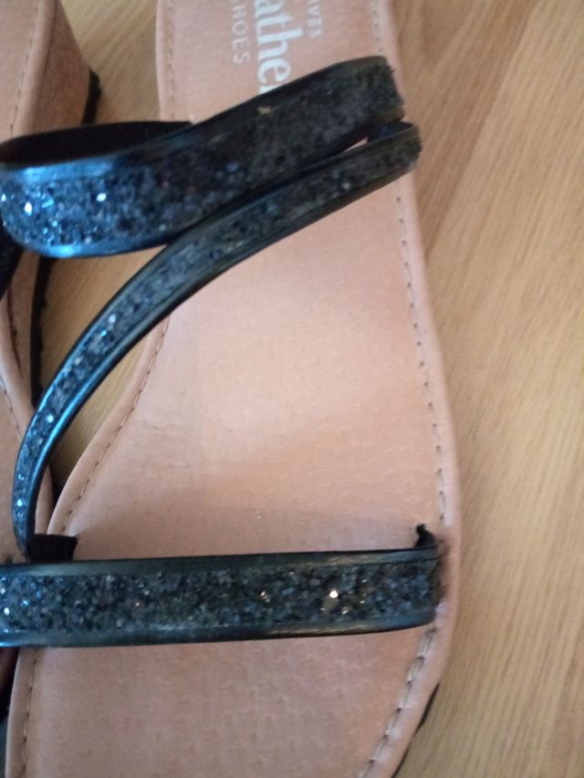 Sandalias negras tiras brillantes talla 40