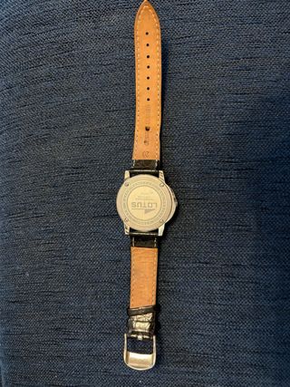 Reloj Lotus Negro y Dorado