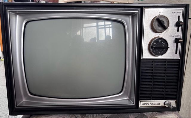 Telewizor kineskopowy PRL RETRO STUDIO PORTABLE