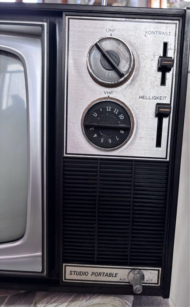 Telewizor kineskopowy PRL RETRO STUDIO PORTABLE