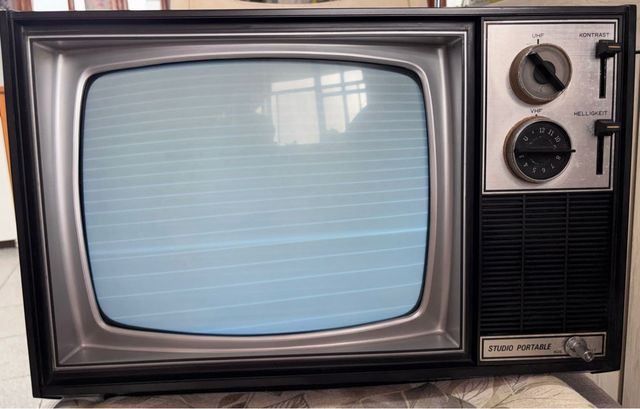 Telewizor kineskopowy PRL RETRO STUDIO PORTABLE