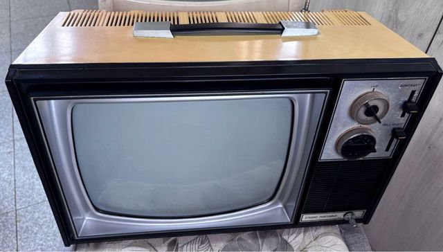 Telewizor kineskopowy PRL RETRO STUDIO PORTABLE
