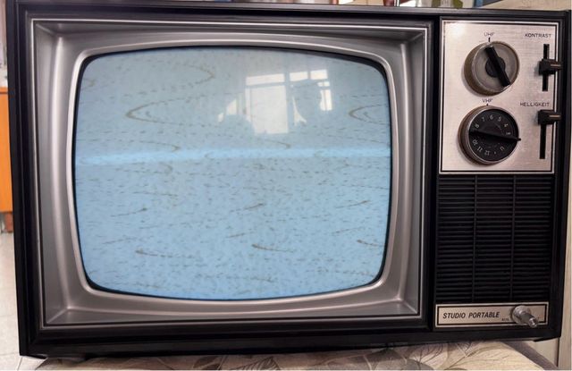 Telewizor kineskopowy PRL RETRO STUDIO PORTABLE