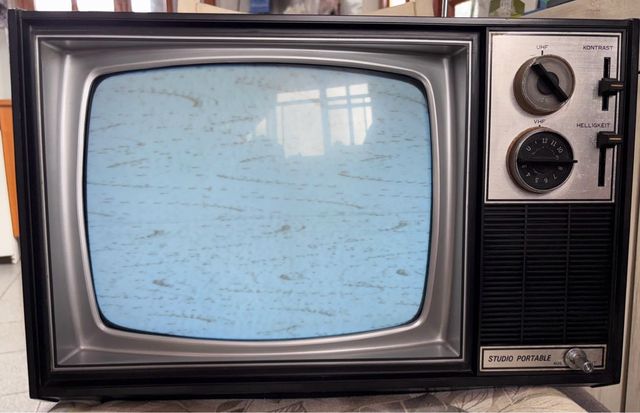 Telewizor kineskopowy PRL RETRO STUDIO PORTABLE