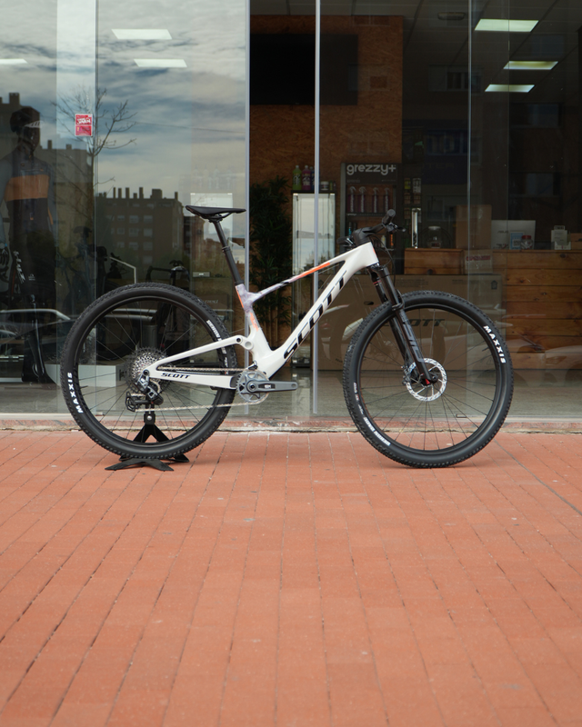 Bicicleta Scott Spark Team Issue 2025