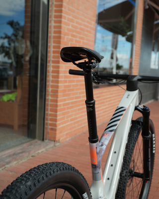 Bicicleta Scott Spark Team Issue 2025