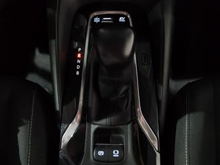 Toyota Corolla Business 1.8 125H ECVT 5p