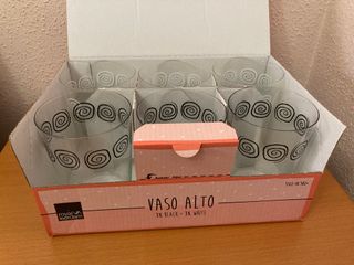 1 caja con 6 vasos grandes