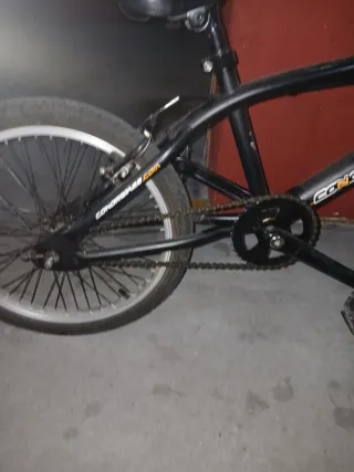 Bicicleta BMX Negra y Naranja