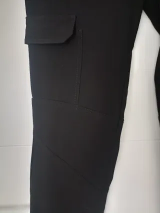 Pantalón cargo Zara negro
