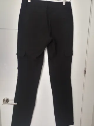 Pantalón cargo Zara negro