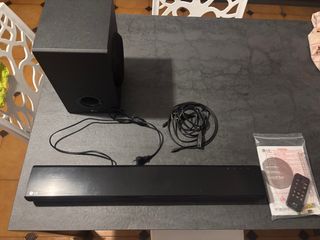 Soundbar LG con Subwoofer