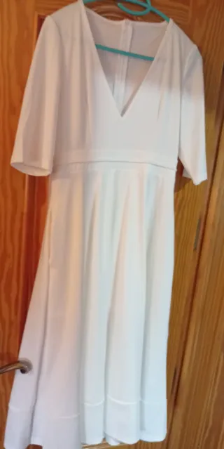 Vestido de novia sencillo y elegante.