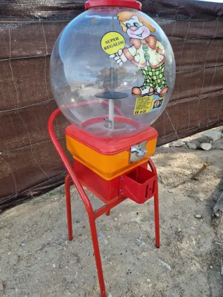 Máquina de bolas para niños con payaso