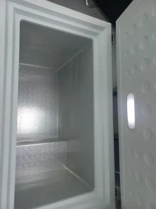 Congelador arcón largo 95cm con golpe