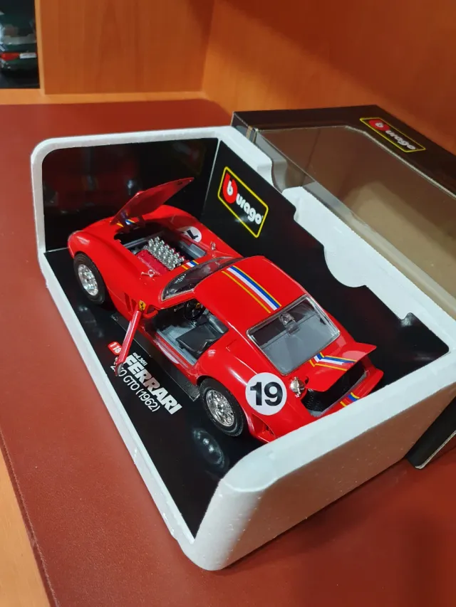 Ferrari 250 GTO Bburago  scala da 1/18