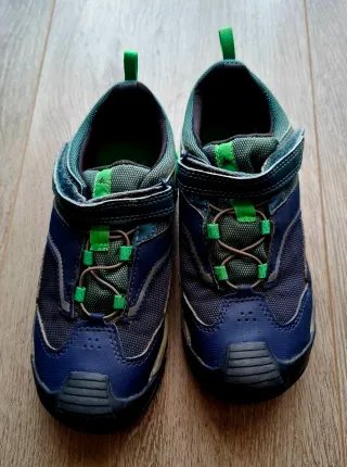 Zapatillas Decathlon niño azul y verde. Talla 33