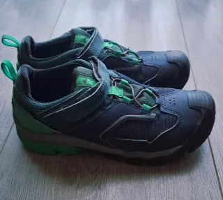 Zapatillas Decathlon niño azul y verde. Talla 33