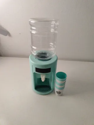 Dispensador de agua de juguete funcional