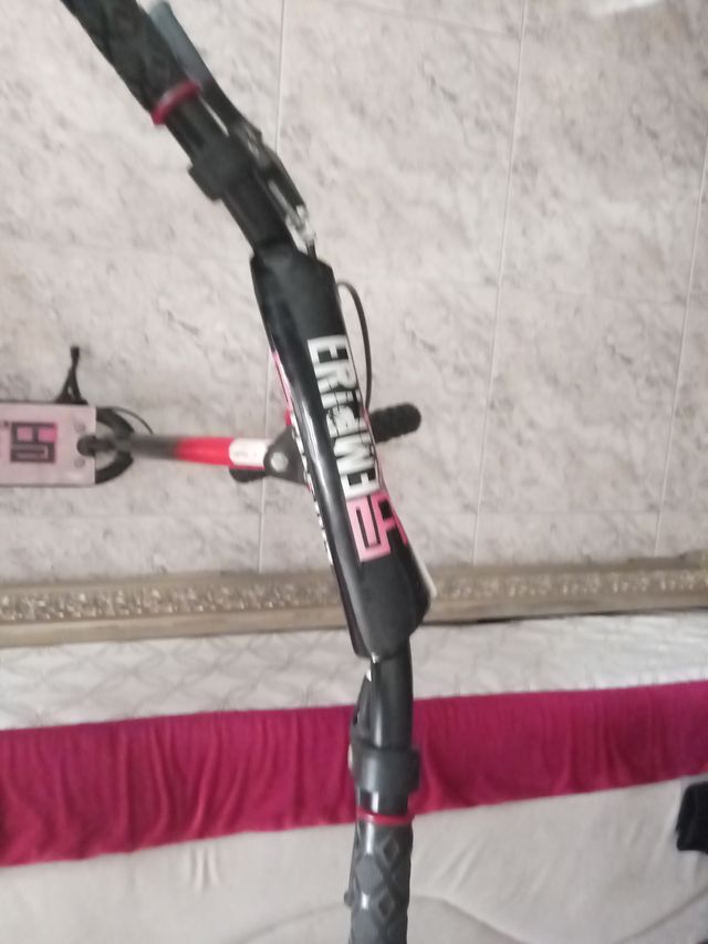 Patinete grande rojo