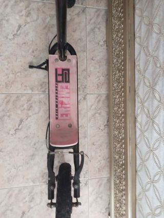 Patinete grande rojo