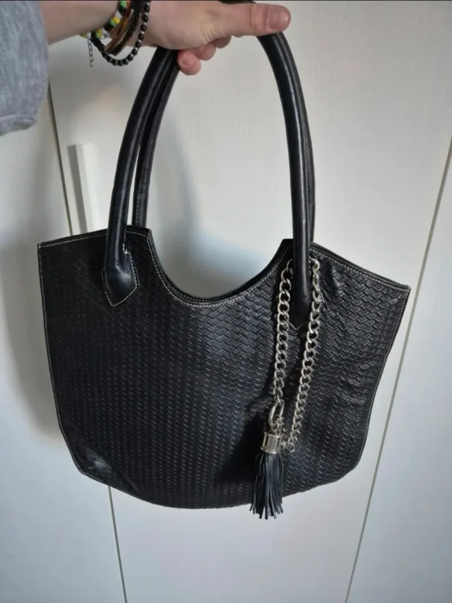 Borsa vera pelle nera con catena