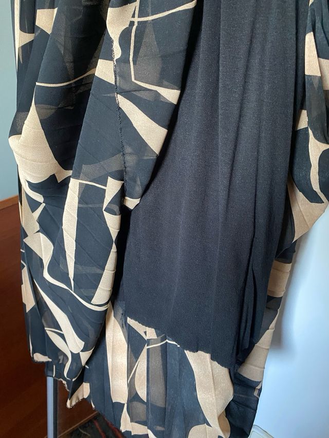 Falda plisada estampada beige y negra