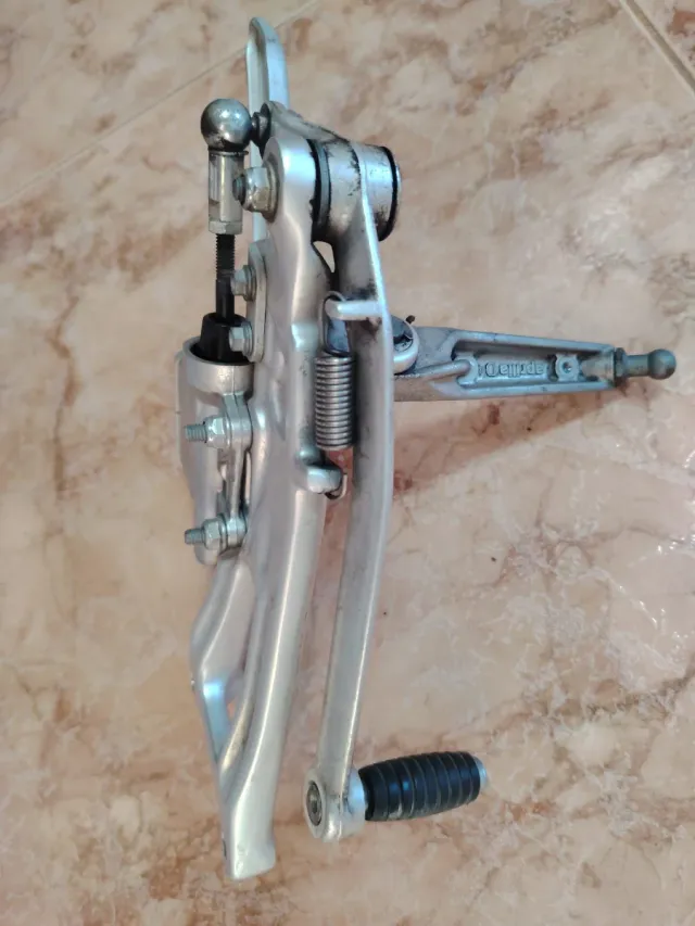 Estribera Freno Trasero Aprilia RS125 Completa