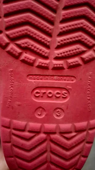 Crocs niño rojos. Talla  J3