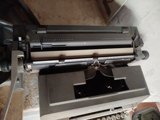 Máquina de escribir Olivetti Línea 98