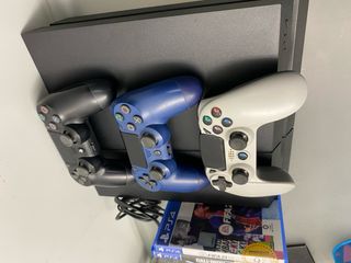 PS4 500GB con 3 mandos (Negro, Azul, Blanco)