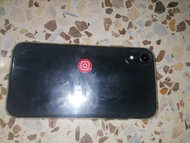 Iphone XR CON 128gigas 79%bateria