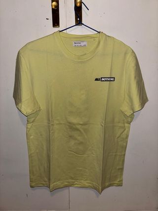 Camiseta Bershka amarilla talla S