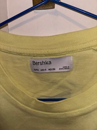 Camiseta Bershka amarilla talla S