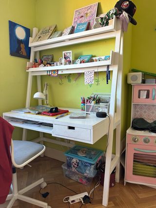 Escritorio Banak con Estantería Blanca