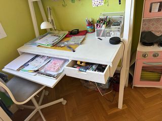 Escritorio Banak con Estantería Blanca