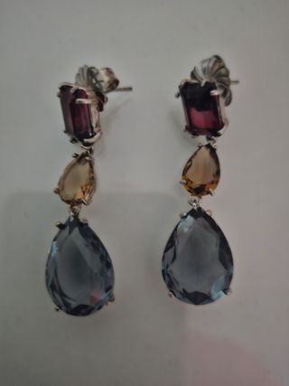 Pendientes largos con piedras moradas y azules